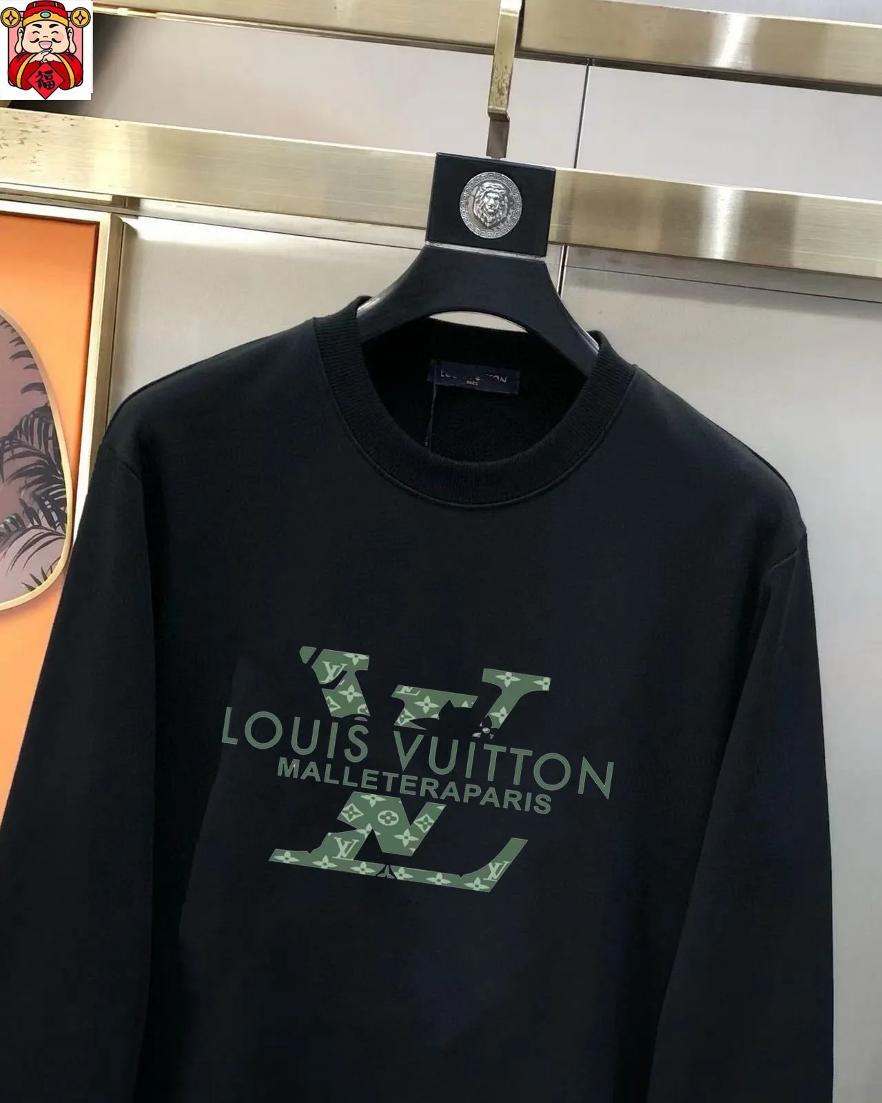 🅿️220 brand [LV Louis Vuitton] (good news for fat people) 2025ss autumn latest long-sleeved round-neck sweatshirt, on sale simultaneously on the official website. Refreshing and breathable. Made of top Tencel Roman. Comfortable and soft. 3D three-dimensional clarity. Super fashion sense. Great for gifting and keeping for yourself. Size: M-5XL (can wear up to 220 pounds)